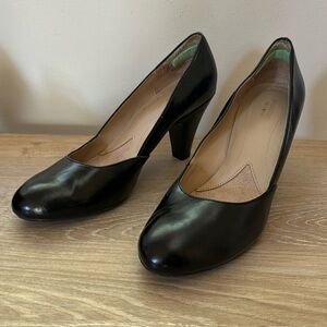 Naturalized Black Heels 9.5